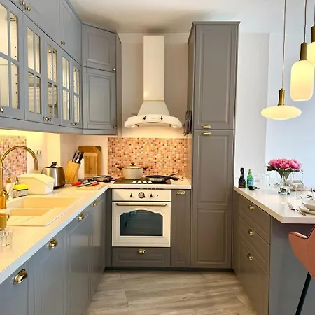 La By Cosher Apartment