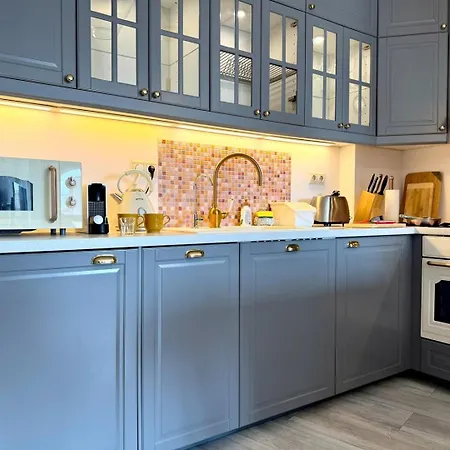 La By Cosher Apartment Warna